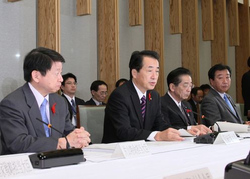 国と地方の協議であいさつする菅総理1