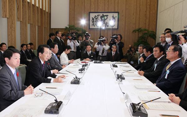 国と地方の協議であいさつする菅総理2