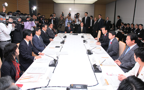 地域主権戦略会議であいさつする菅総理2