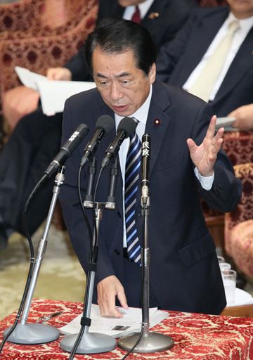 衆議院予算委員会で答弁する菅総理３