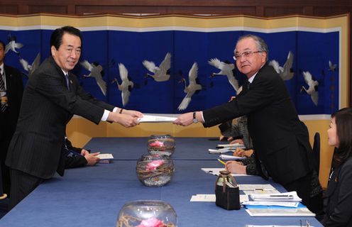 G20労働組合サミット一行と面談する菅総理