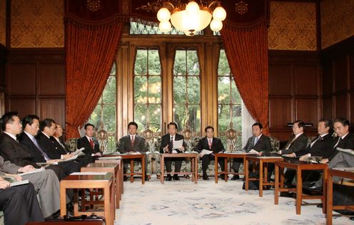 包括的経済連携に関する閣僚委員会で挨拶する菅総理2