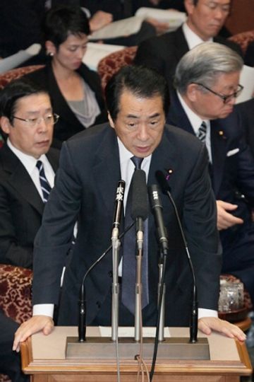 参議院予算委員会で答弁する菅総理２