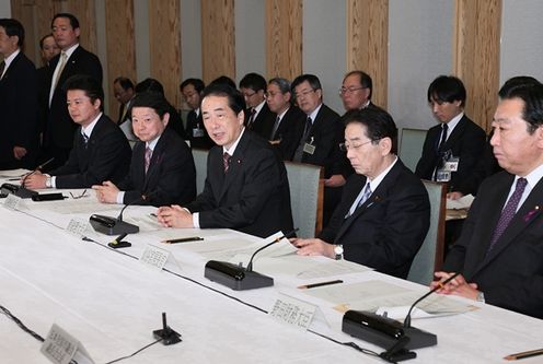 国と地方の協議であいさつする菅総理1