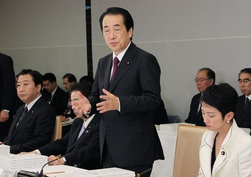 行政刷新会議であいさつをする菅総理1