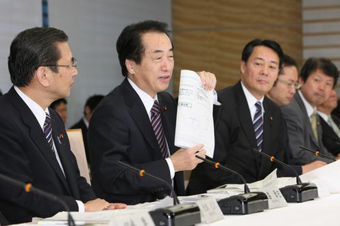 国内投資促進円卓会議であいさつする菅総理1