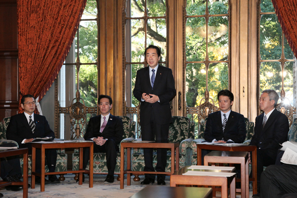 地球温暖化問題に関する閣僚委員会であいさつする菅総理