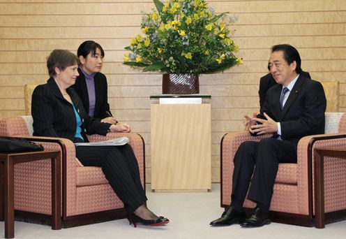 ヘレン・クラーク総裁と会談する菅総理