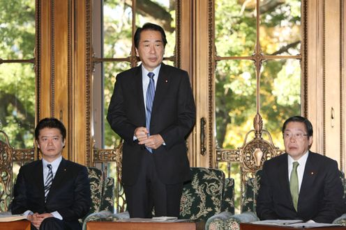 鳥インフルエンザ対策本部で指示する菅総理1