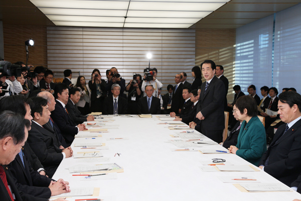 政府・与党社会保障改革検討本部であいさつする菅総理2