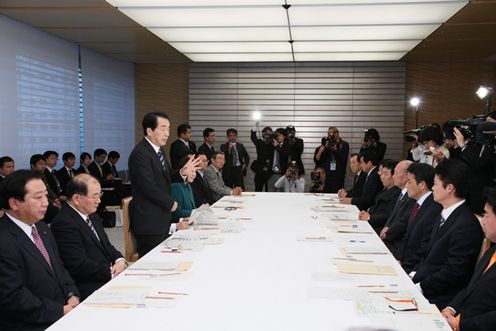 政府・与党社会保障改革検討本部であいさつする菅総理3