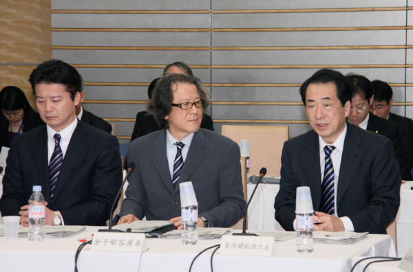 「新しい公共」推進会議であいさつする菅総理1