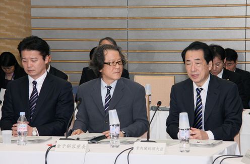 「新しい公共」推進会議であいさつする菅総理1