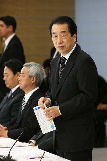 犯罪対策閣僚会議で指示する菅総理2