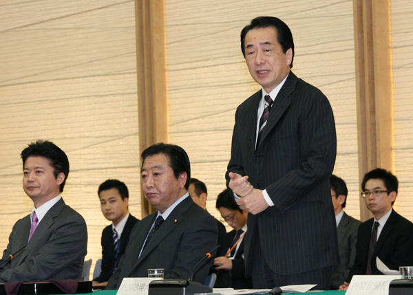 税制調査会であいさつする菅総理1