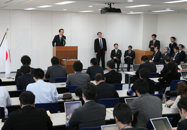 記者会見を行う菅総理1