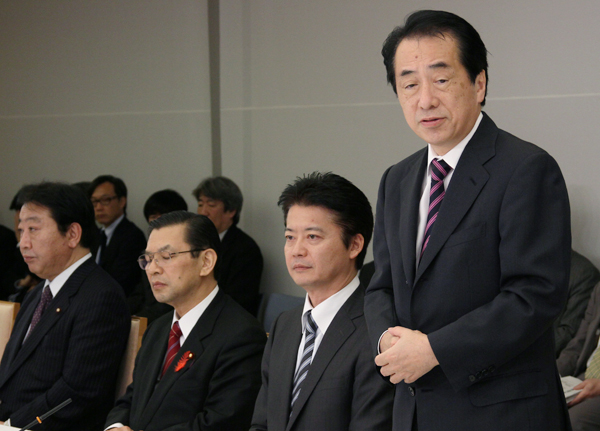 新成長戦略実現会議であいさつする菅総理2