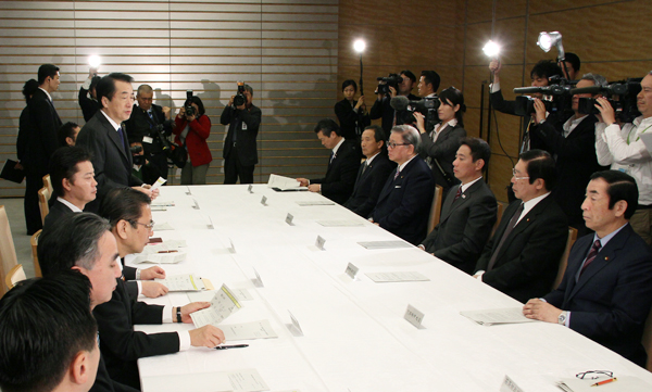 地球温暖化問題に関する閣僚委員会であいさつする菅総理3