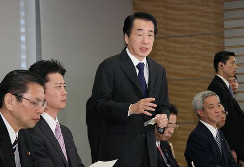 地球温暖化問題に関する閣僚委員会であいさつする菅総理1