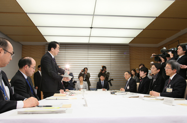 「一人ひとりを包摂する社会」特命チーム会合であいさつする菅総理の写真２