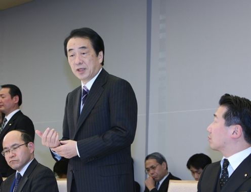 「一人ひとりを包摂する社会」特命チーム会合であいさつする菅総理の写真１