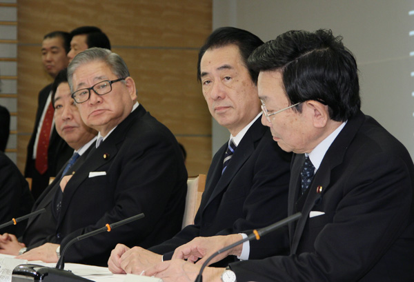 月例経済報告等に関する関係閣僚会議に出席する菅総理1