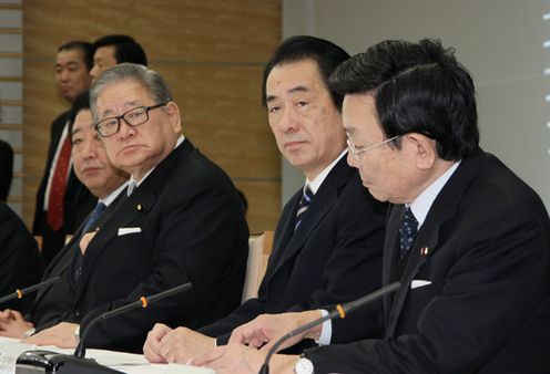 月例経済報告等に関する関係閣僚会議に出席する菅総理1