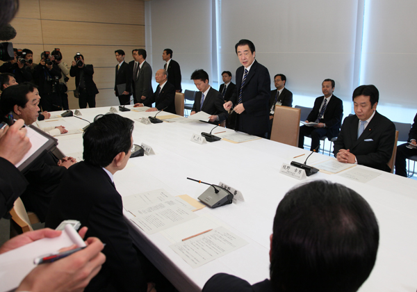 予算編成に関する閣僚委員会であいさつをするる菅総理3