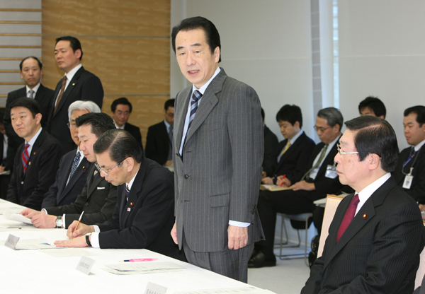 鳥インフルエンザ対策本部であいさつする菅総理1