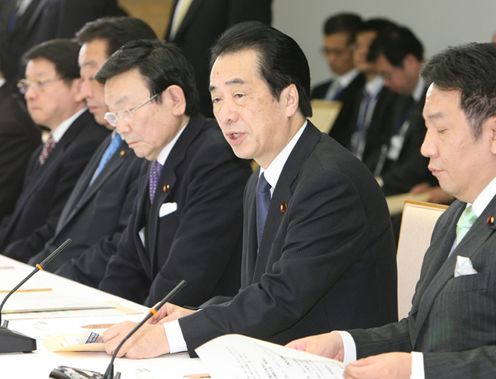 政府・与党社会保障改革検討本部であいさつする菅総理1