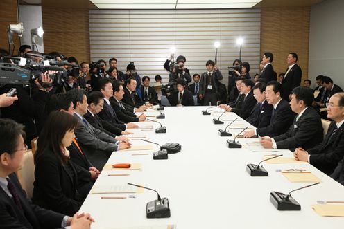政府・与党社会保障改革検討本部であいさつする菅総理2