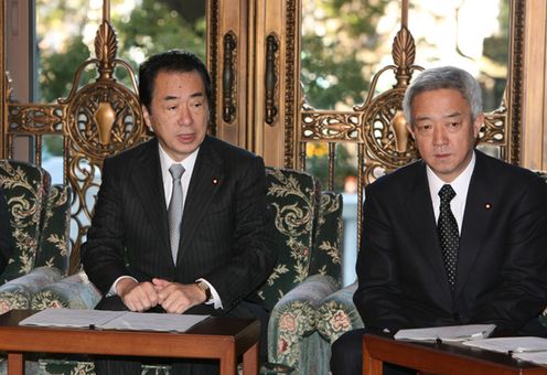 大雪等及び新燃岳噴火に関する関係閣僚会議であいさつする菅総理1