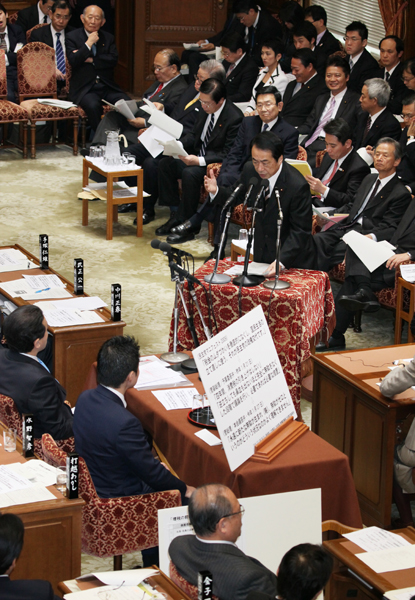 衆議院予算委員会で答弁する菅総理２