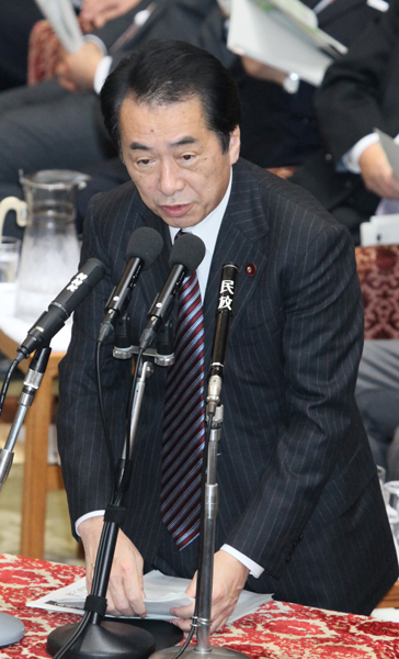 衆議院予算委員会で答弁する菅総理1