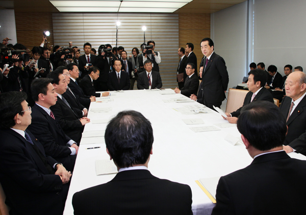 中東情勢に関する関係閣僚会議であいさつする菅総理1