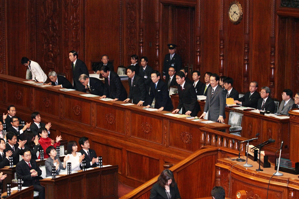 衆議院本会議で平成23年度予算案が可決された写真1