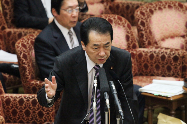 参議院予算委員会で答弁する菅総理1