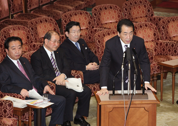 参議院予算委員会で答弁する菅総理1