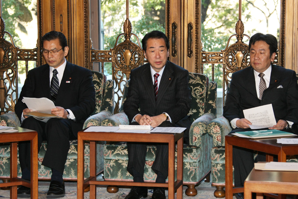 総合海洋政策本部会合であいさつする菅総理1