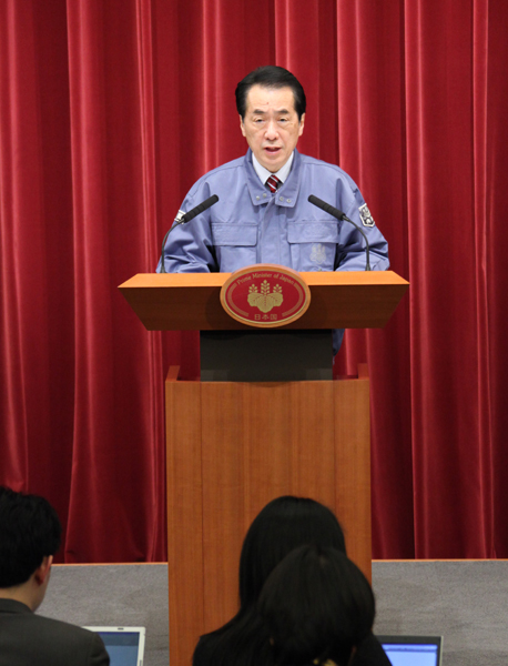 記者発表を行う菅総理の写真２