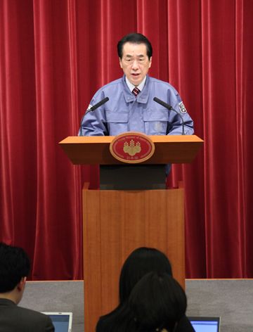 記者発表を行う菅総理の写真２