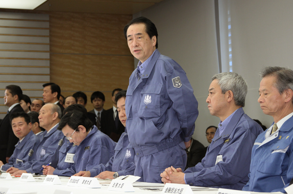 緊急災害対策本部で発言をする菅総理1