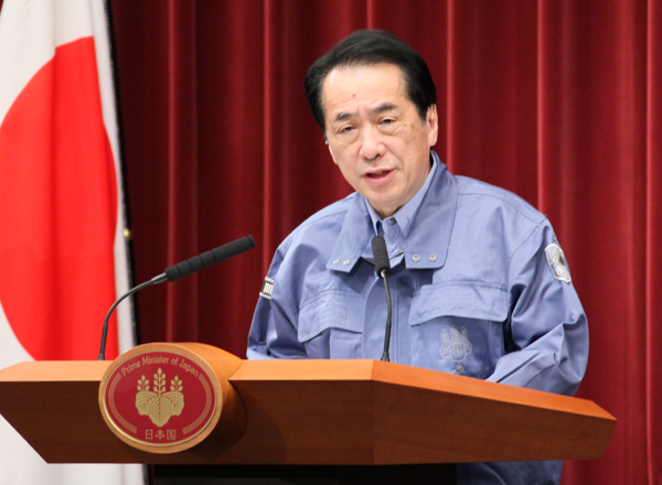 記者発表を行う菅総理1