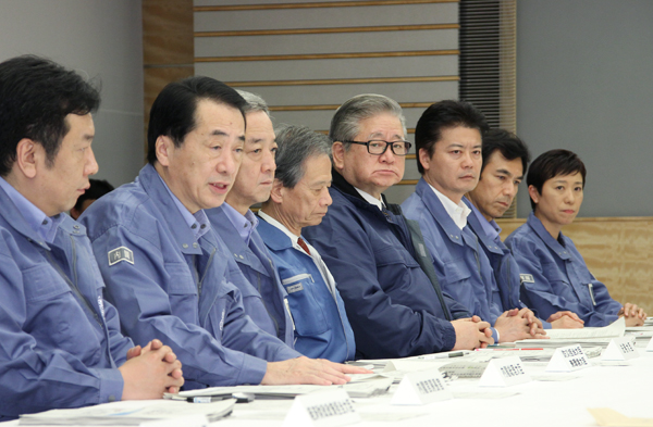 緊急災害対策本部で発言する菅総理1