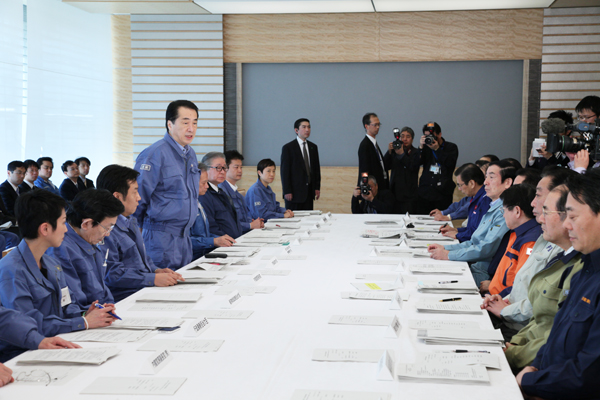 緊急災害対策本部で発言する菅総理1