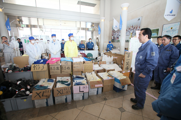 Jビレッジで東京電力勤務者を激励する菅総理