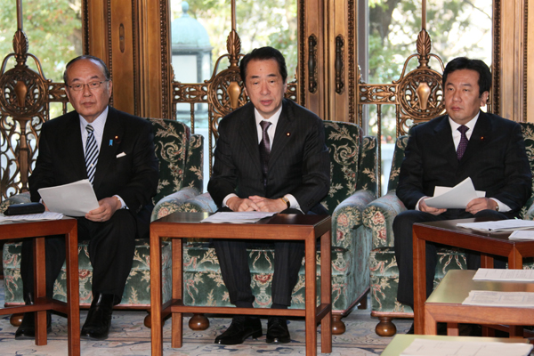 国家公務員制度改革推進本部であいさつする菅総理1