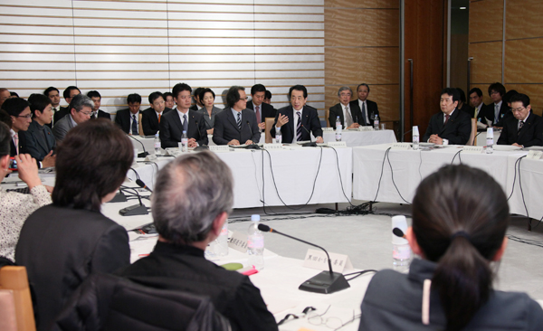 「新しい公共」推進会議であいさつする菅総理１