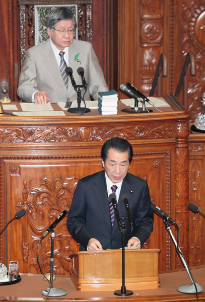 衆議院本会議で決議への所信を述べる菅総理２