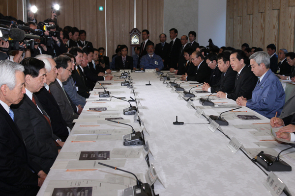 中央防災会議であいさつする菅総理2